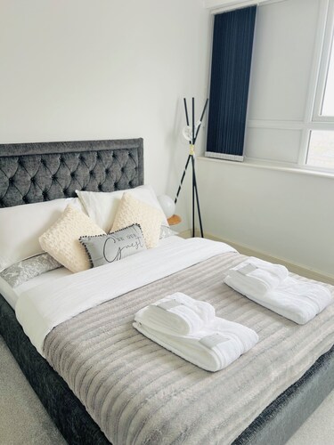 20% Discount, 1-Bed Apartment  Maidstone Town Centre, Free parking, Convenient