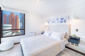 2 habitaciones, tabla de planchar con plancha, wifi y ropa de cama 