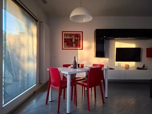 Dining - Apartment 'Il Sogno di Elisa' with Private Garden, Wi-Fi, and Air Conditioning (Martellago)