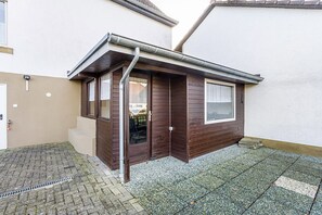 Exterior detail - Knappstein Holiday Home with Shared Terrace, Garden and Wi-Fi (Möhnesee)