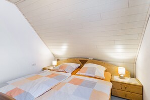 WiFi, bed sheets - Knappstein Holiday Home with Shared Terrace, Garden and Wi-Fi (Möhnesee)