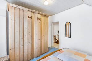 WiFi, bed sheets - Knappstein Holiday Home with Shared Terrace, Garden and Wi-Fi (Möhnesee)