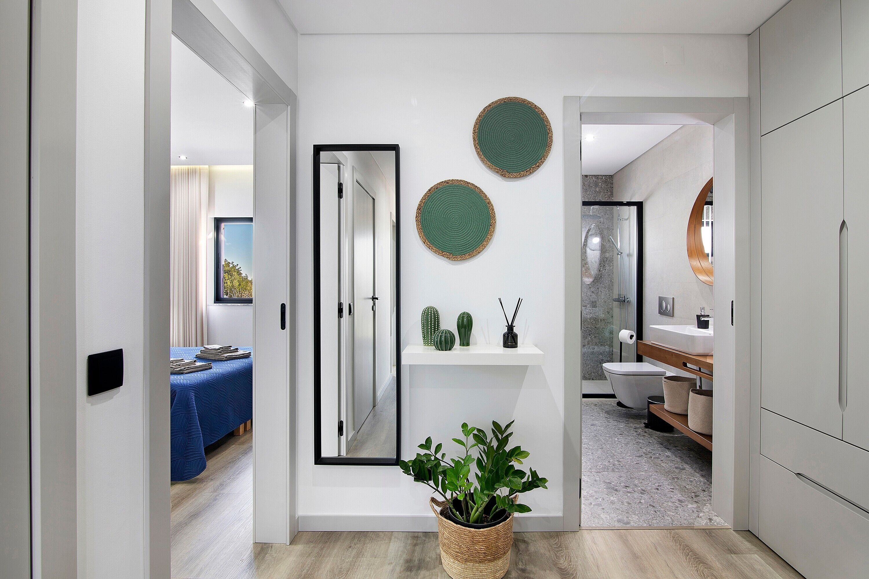 Iron/ironing board, WiFi, bed sheets