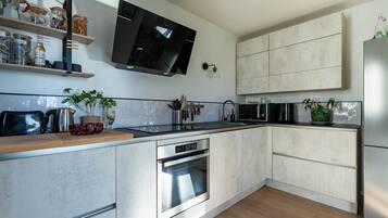 Fridge, microwave, oven, dishwasher