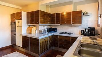 Réfrigérateur, micro-ondes, four, lave-vaisselle