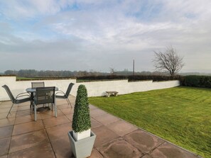 Outdoor dining - Marchdyke Farm Cottage (Dumfries)