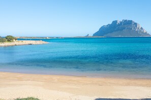 På stranden