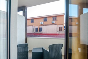 Property grounds - Room 'Stanza 1- Con Terrazzo Privato' with Private Terrace, Wi-Fi and Air Conditioning (Porto San Paolo)