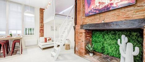 Televisie en een open haard