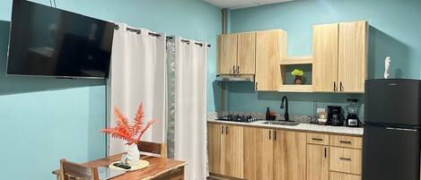 Standard Apartment, 1 Bedroom, Patio | Private kitchen