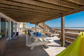 Outdoor dining - Gorgeous Boardwalk Oasis Incredible Views, Pets Bikes (Ocean City)