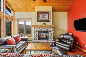 Smart TV, fireplace - Refined Mountain Getaway w/ Pool & Hot Tub 1091 (Steamboat Springs)