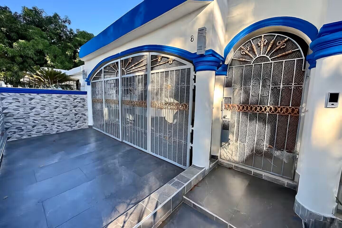 تفاصيل الفندق من الخارج