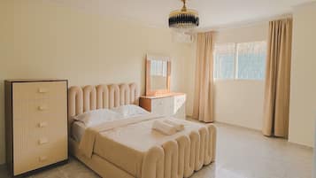 Iron/ironing board, Internet, bed sheets