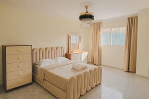 Iron/ironing board, Internet, bed sheets - Casa Moderna en la mejor zona de BONAO (Bonao)