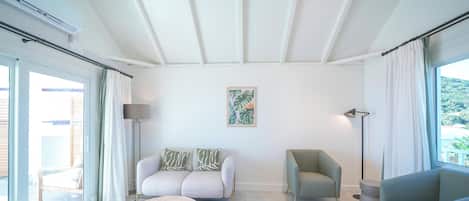 Superior Studio Suite, Balcony, Mountain View | Premium bedding, Select Comfort beds, in-room safe, cribs (surcharge)