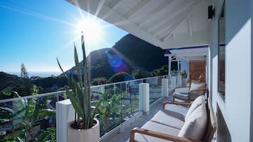 Deluxe-Studiosuite, Meerblick | Hochwertige Bettwaren, Select-Comfort-Betten, Zimmersafe, Babybetten