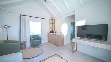 Superior Studio Suite, Balcony, Mountain View | Premium bedding, Select Comfort beds, in-room safe, cribs (surcharge)