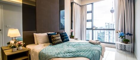 Laptop workspace, free WiFi