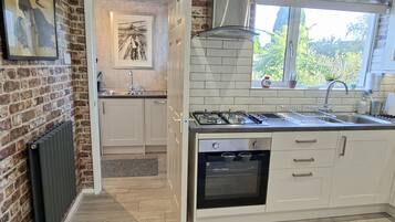 Dishwasher, cookware/dishes/utensils
