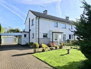 Exterior - Apple Byrd (Kendal)