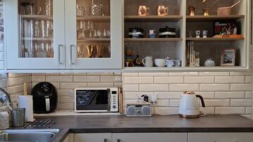 Dishwasher, cookware/dishes/utensils