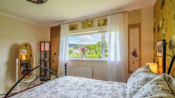 3 bedrooms, individually decorated, individually furnished, free WiFi