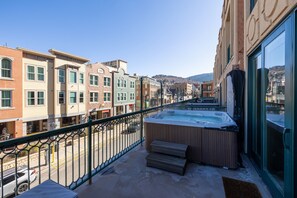 Outdoor spa tub - Ski in Ski out Main Street Private Balcony Hot Tub Mountain Views Condo (Park City)