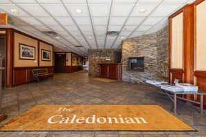 Lobby - Ski in Ski out Main Street Private Balcony Hot Tub Mountain Views Condo (Park City)