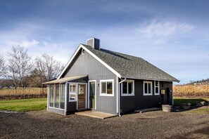 Exterior - bbbbbnnbbb (Medford)