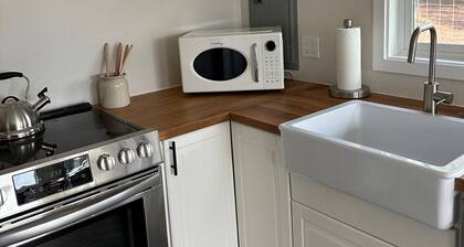 Vineyard Cottage Near Medford âą Mountain Views âą Deck, Fire Pit & Nespresso