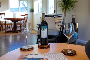 Interior - bbbbbnnbbb (Medford)