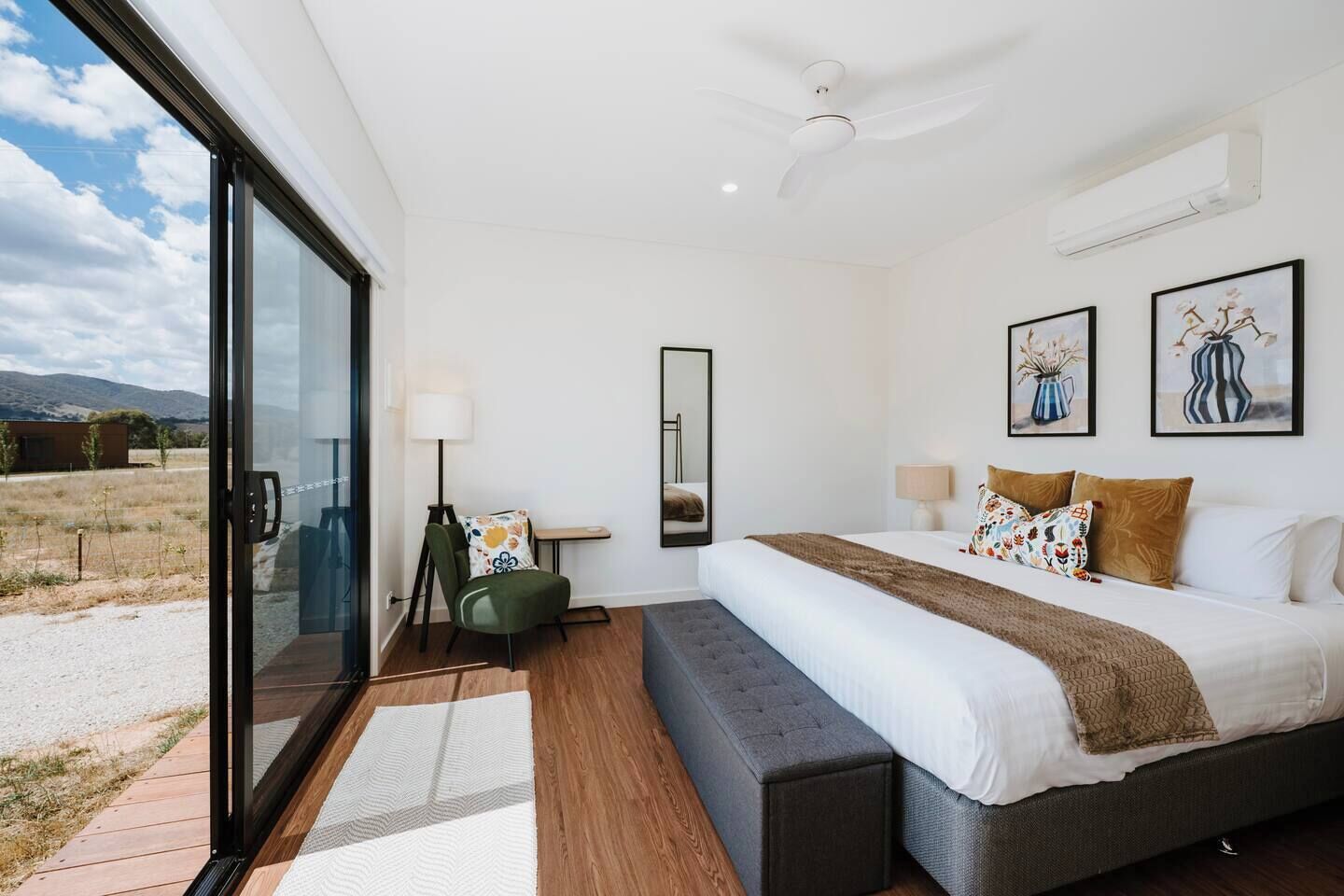 Cuna de viaje, wifi, ropa de cama