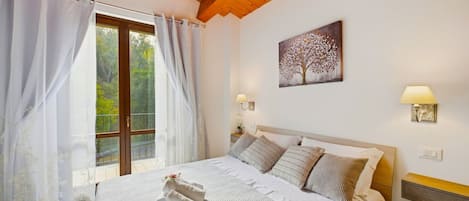 2 bedrooms, iron/ironing board