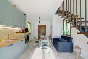 TV - GuestHost - Cozy 55 sqm apartment, perfect for three people, located on the ground floor of a two-story building.The property is located in Pianello, in the municipality of Perugia, in a well-connected residential area. Perugia and Assisi are easily reac (Perugia)