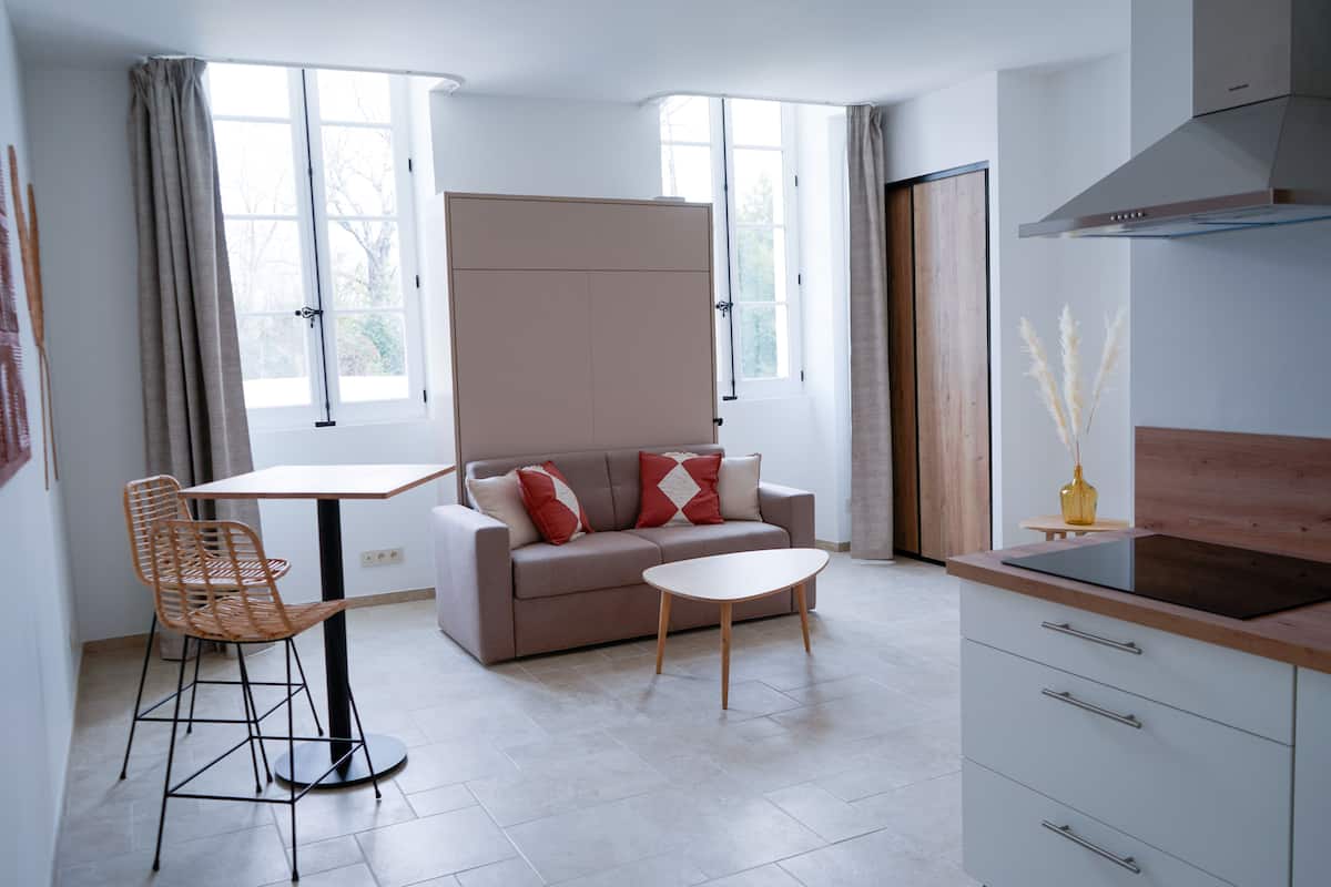 Studio, Garden View | Blackout drapes, soundproofing, iron/ironing board, free WiFi