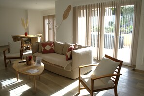 Deluxe Villa, 4 Bedrooms, Pool View | Blackout drapes, soundproofing, iron/ironing board, free WiFi