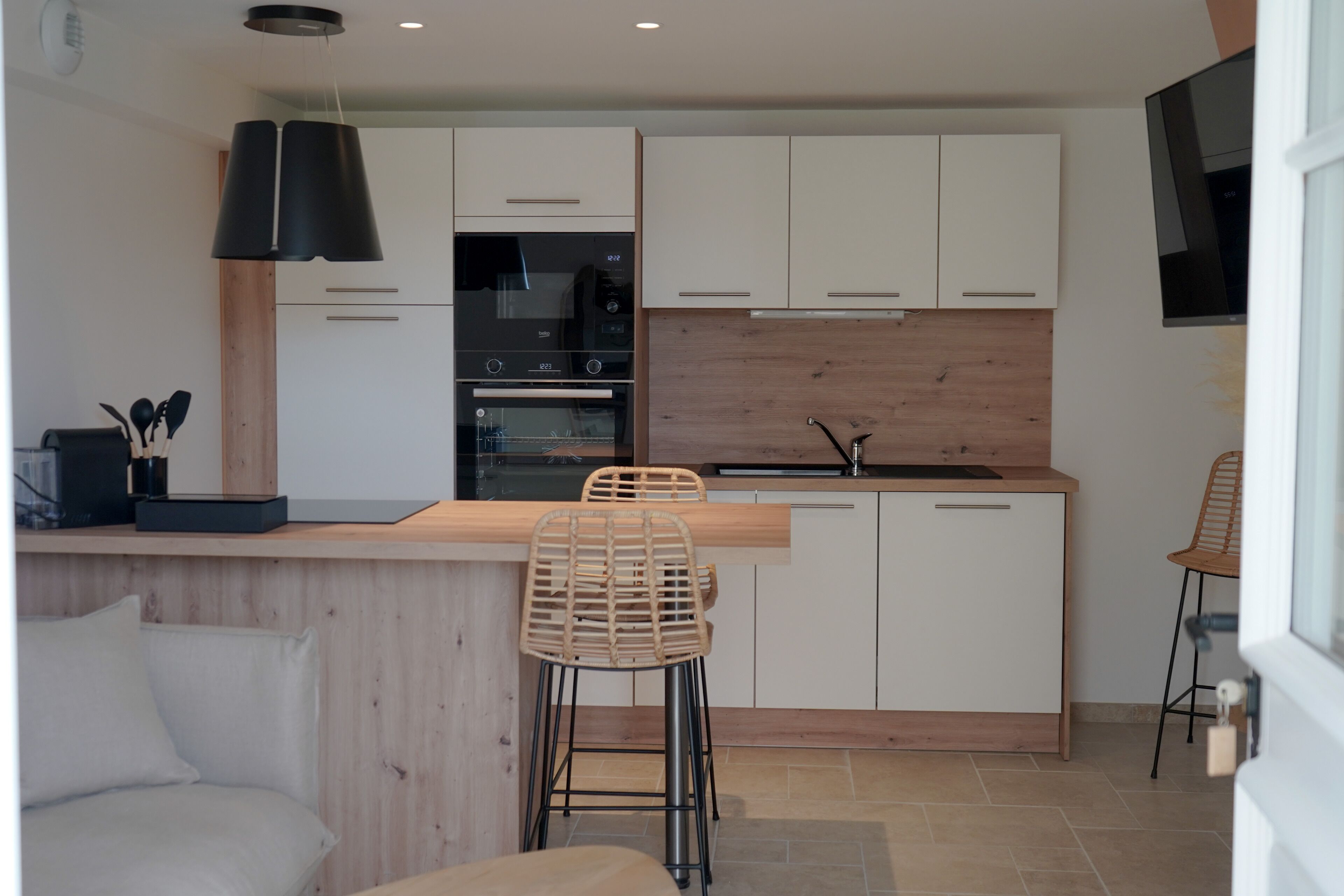 Deluxe-Apartment, Poolblick | Verdunkelungsvorhänge, schallisolierte Zimmer, Bügeleisen/Bügelbrett