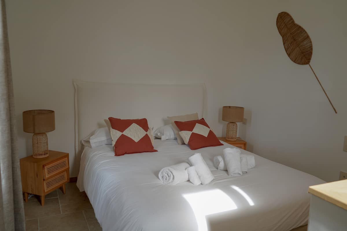 Deluxe Apart Daire, Bahçe Manzaralı | Güneşlik/perde, ses yalıtımı, ütü/ütü masası 