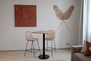 Studio, hageutsikt | Blendingsgardiner, lydisolert, strykejern/-brett og wi-fi (inkludert)