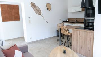 Studio, Garden View | Blackout drapes, soundproofing, iron/ironing board, free WiFi