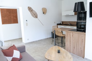 Studio, Garden View | Blackout drapes, soundproofing, iron/ironing board, free WiFi - Château de L'Insolas (Villeneuve-lès-Avignon)
