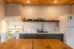 冰箱、微波炉、烤箱、炉灶