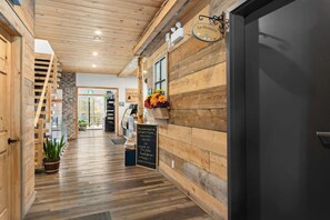 المنشأة من الداخل