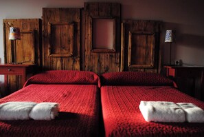 3 chambres, fer et planche à repasser, Wi-Fi gratuit, draps fournis
