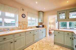 3 habitaciones y escritorio 