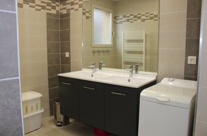 Een douche, een haardroger