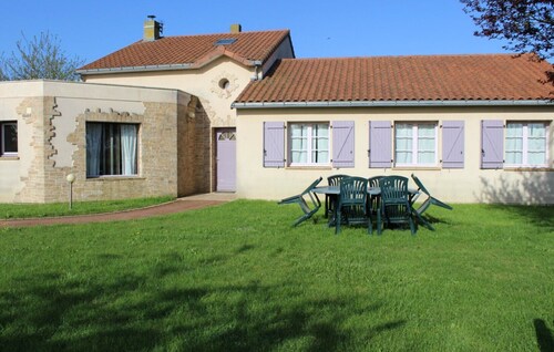 Holiday Home 'Gîte Isatis' with Private Terrace, Private Garden and Wi-Fi