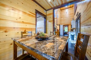 Dining - Feelin' Froggy - pond view, cozy getaway (Broken Bow)