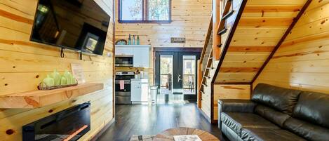 Televisión, futbolito, oficina